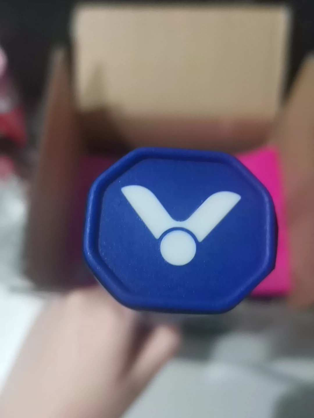 自提，可验货】全新维克多羽毛球拍，去年打算运动买的，然而一直没用过[捂脸哭] 朋友帮忙买的，5U，应该蛮适合新手的 可小刀，需要滴滴